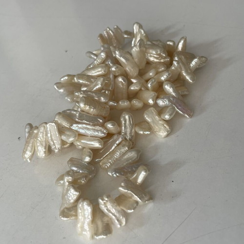 Vintage pearl necklace with elongated cultured white pearls like new