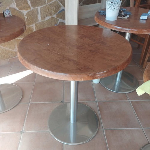 Outdoor and indoor table like new with inox base, set of 7