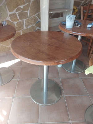 Outdoor and indoor table like new with inox base, set of 7
