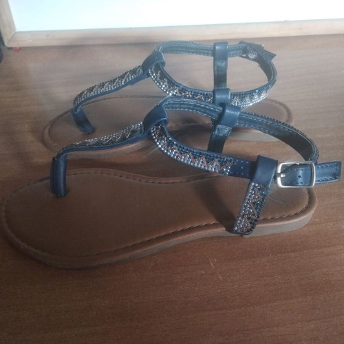 Sandals size 32 for girl used with shiny blue designs