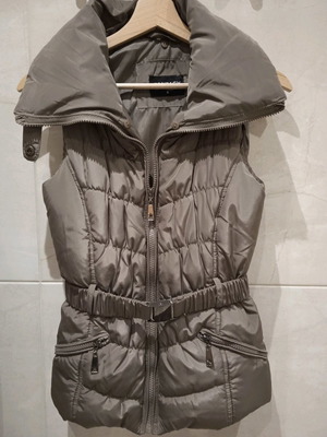 Sleeveless jacket used, brown, size small, padded with belt