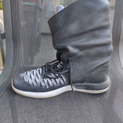 Nike women's athletic boots used, size 38, black and white