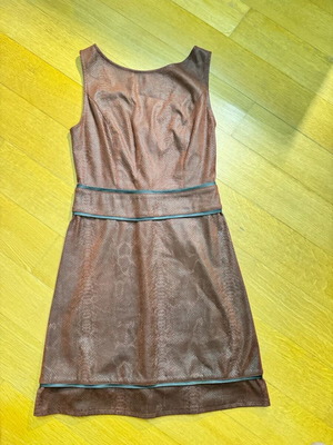 Enzzo Mini Dress Embossed Snake Pattern Like New, Bordeaux