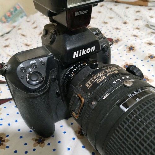 Τηλεφακός Nikkor ED 300mm f/2,8 σαν καινούργιος
