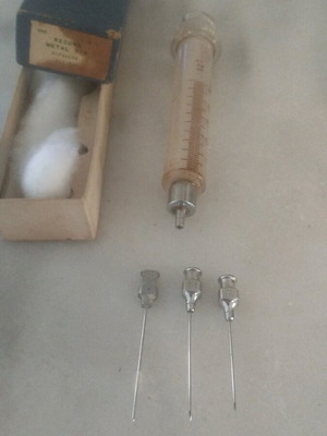 Glass syringe used