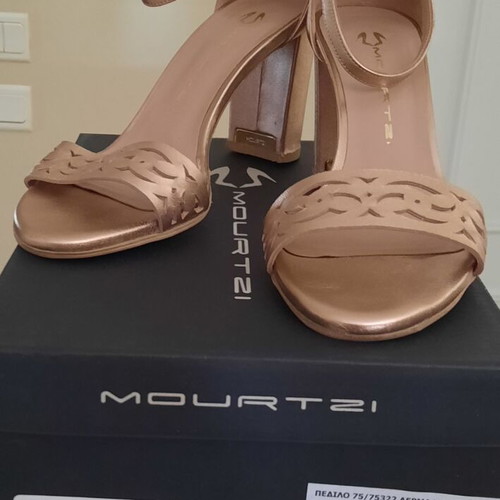 Mourtzi leather bronze sandals size 39 like new