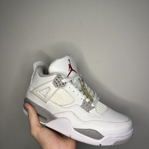 Air Jordan 4 Retro sneakers size 42 like new, white and grey