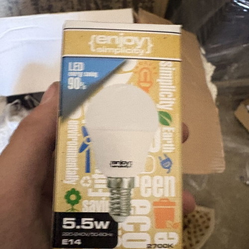 Light bulbs 5.5w with E14 base, pack of 8, new