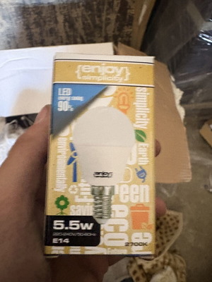 Light bulbs 5.5w with E14 base, pack of 8, new