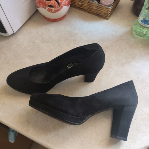 Mark Milan black pumps size 39 like new
