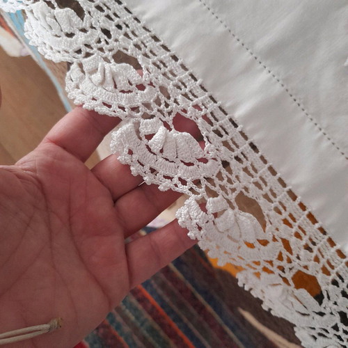 Arhontiko embroidered tablecloth like new with lace 1.60×1.60