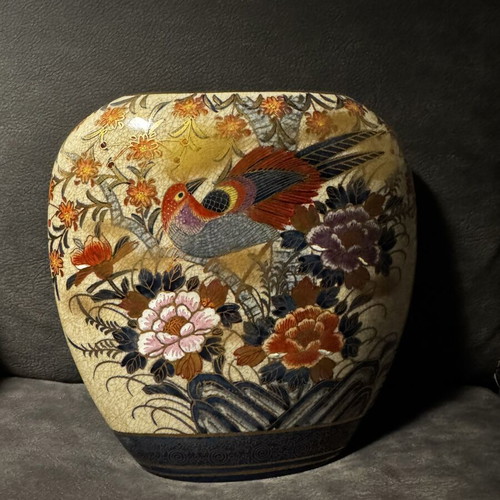 Japanese Style Vase like new, painted