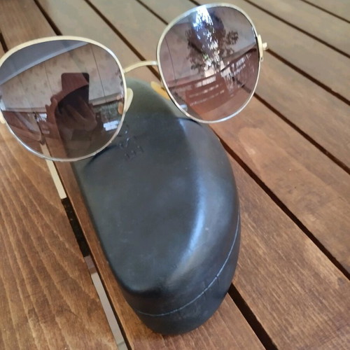 Escada sunglasses like new, gold color