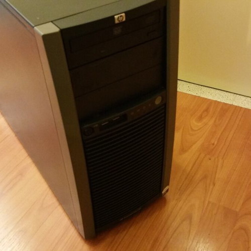 HP ProLiant Server Series Model HSTNS-7100 used, functional without disks