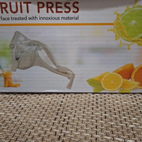 Manual fruit press multifunctional citrus juicer