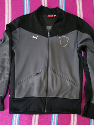 Puma jacket size Medium like new, gray black with 3 pockets