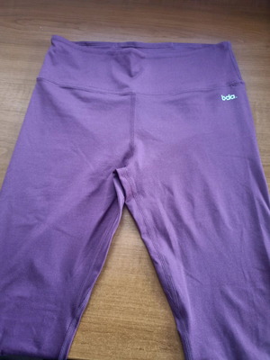 Body Action women's leggings like new, magenta color, 7/8 length