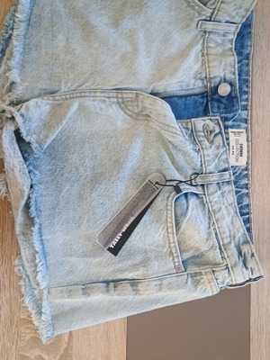 Denim women's bermuda like new, light blue with worn hem, size XL