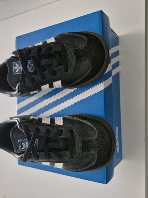 Παπούτσια παιδικά adidas μεταχειρισμένα, νούμερο 25