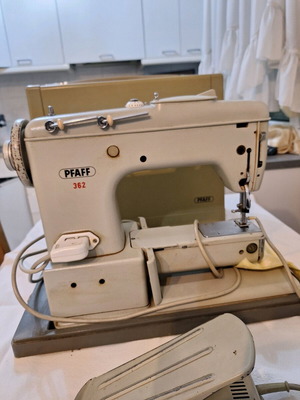 Ραπτομηχανή PFAFF 362 vintage σαν καινούργιο