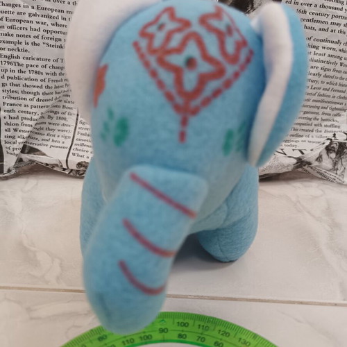 Set of 2 plush toys, cat and elephant