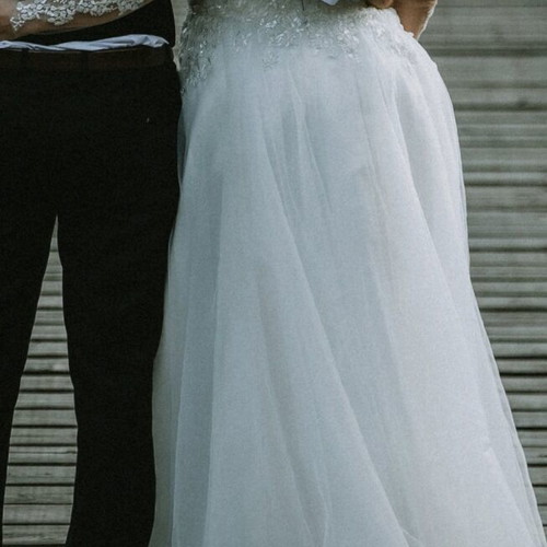 Wedding dress like new with sleeve, unique design, size M