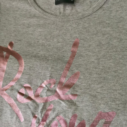 Girls' mako t-shirt size 12 gray like new