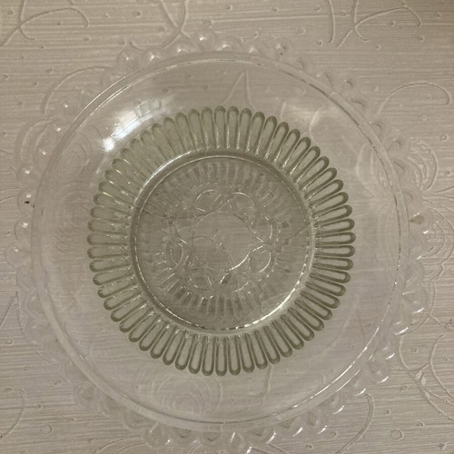 Vintage glass bowl like new with beaded edge and ribbed design