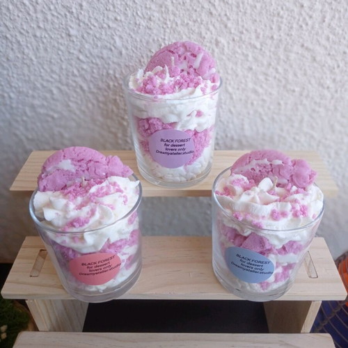 Handmade candle with black forest dessert scent, new, 1+1 gift