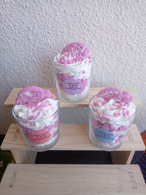 Handmade candle with black forest dessert scent, new, 1+1 gift