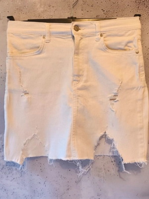Pull & Bear women's mini elastic skirt used, white, size medium