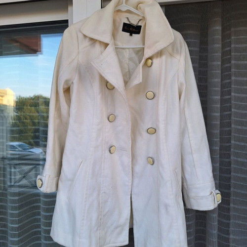 Peacocks white coat medium like new