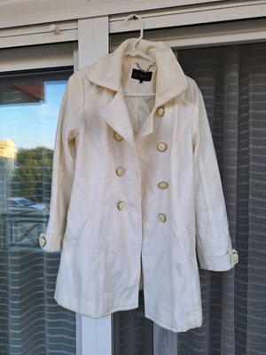 Peacocks white coat medium like new