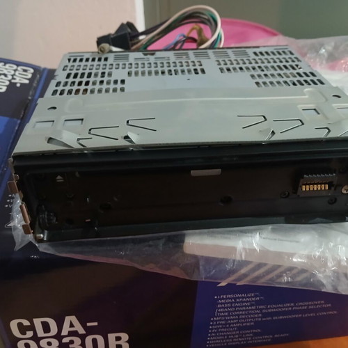 Sony CDX 3900R radio CD player used with detachable faceplate