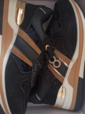 Jomix Shoes women's sneakers new, black and gold