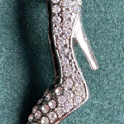 Set of 2 silver women's brooches with rhinestones like new