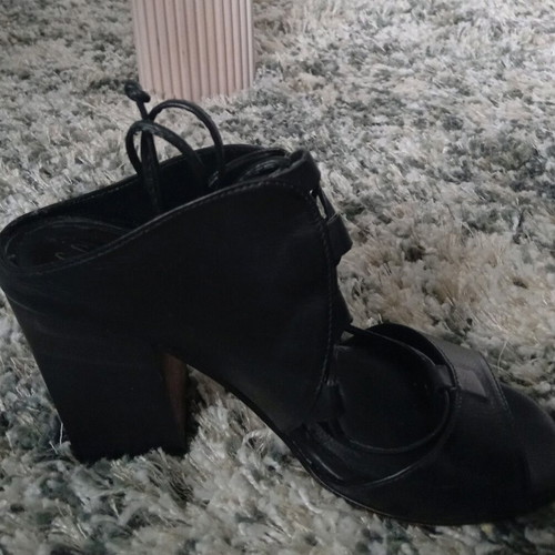 Leather sandals with laces Salvador Ribes like new, size 36, black