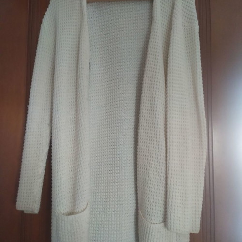 Knitted white cardigan with zipper used