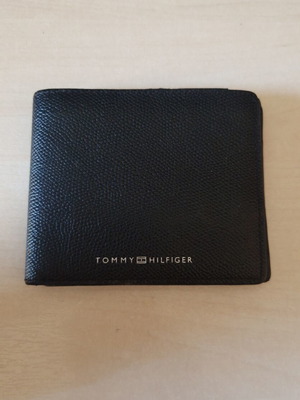 Tommy Hilfiger leather wallet with card and coin compartments, black