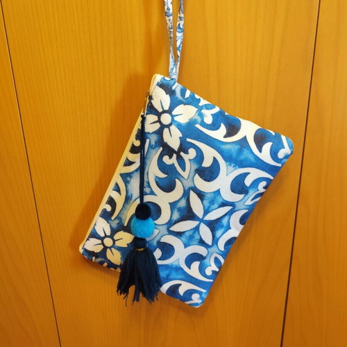 Clutch bag with handle, white and blue