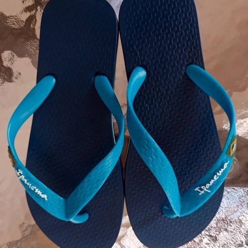 Ipanema children's flip flops like new, size 33-34, blue