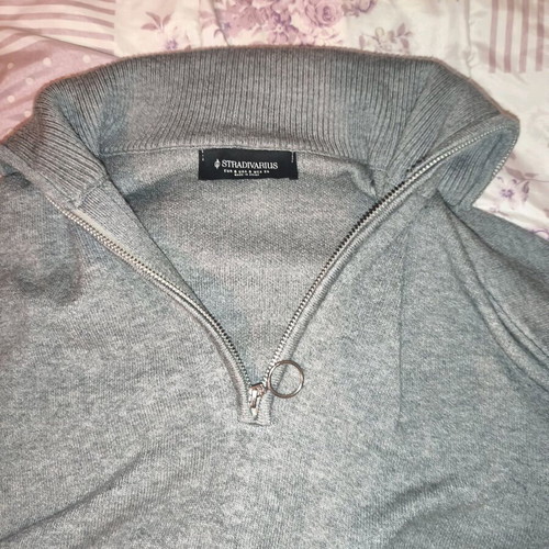 Stradivarius pullover like new, size S-M, black and gray