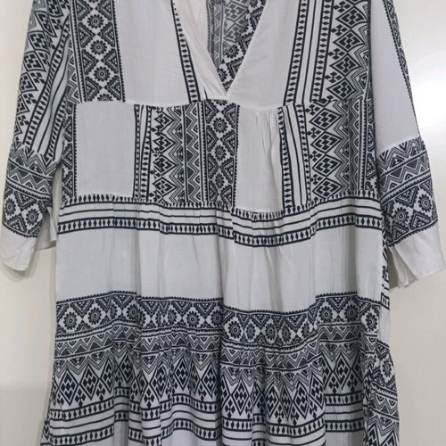 Women's dress like new, black and white, one size