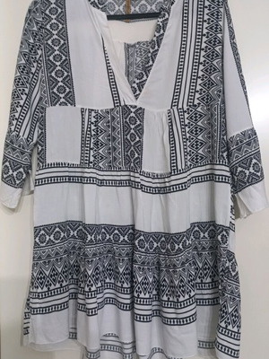 Women's dress like new, black and white, one size