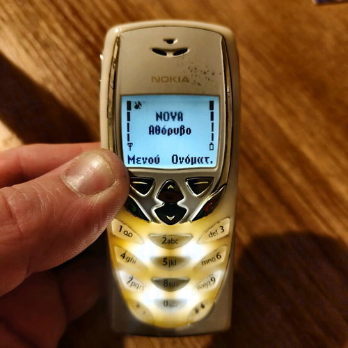 Nokia 8310 mobile phone with charger and battery