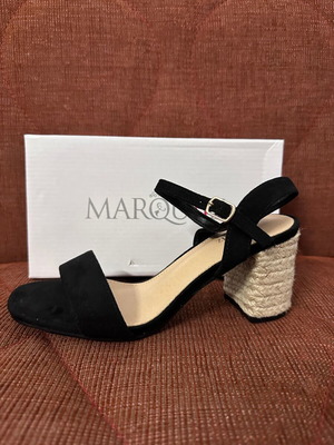 Black pumps new, size 37