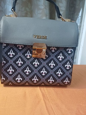 Verde women's handbag like new with gold metal clasp black and white