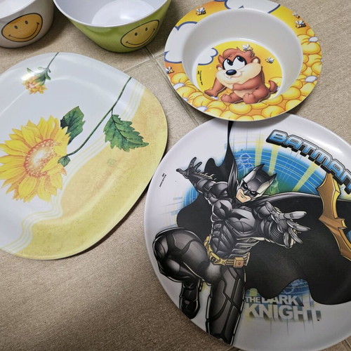 Plastic children's plates like new