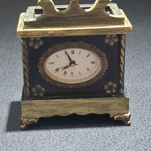 Mantel Clock retro decorative, like new, analog quartz