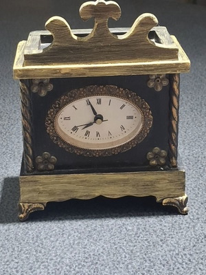 Mantel Clock retro decorative, like new, analog quartz